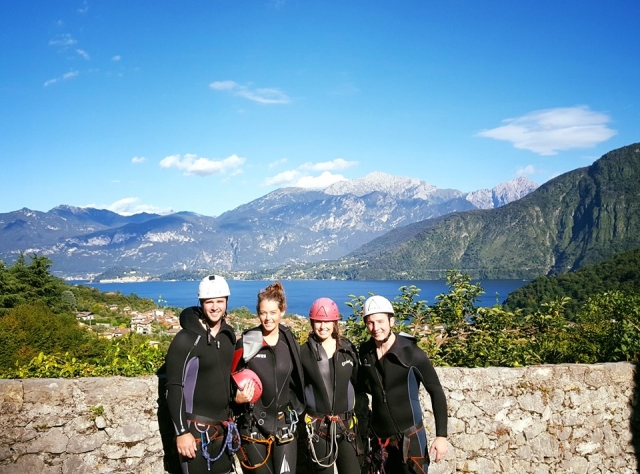  eine Canyoning-Gruppe