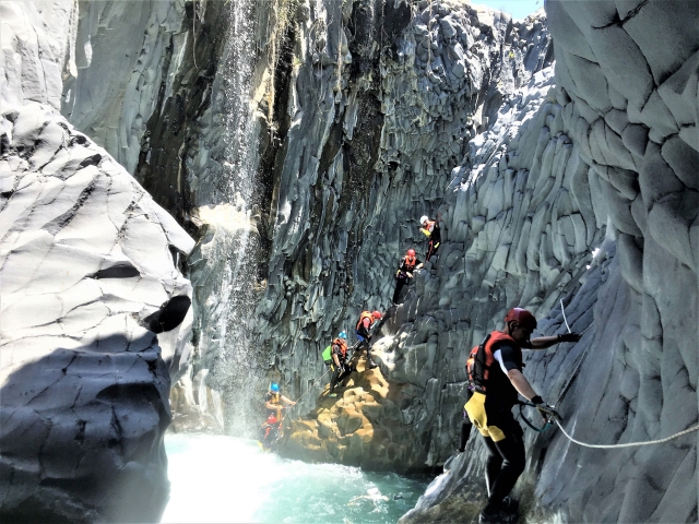 Canyoning in Sizilien 
