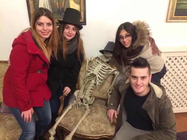  Quattro amici ed uno scheletro 