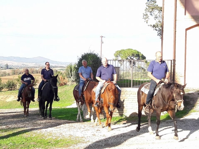  Uma grande equipe de estudantes 
