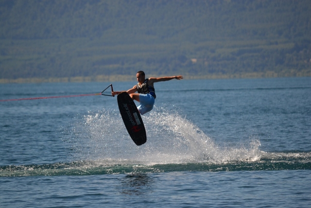  Voici un saut en wakeboard 