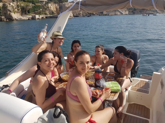 e-19747085-fai-un-escursione-con-amici15194033794115.jpg