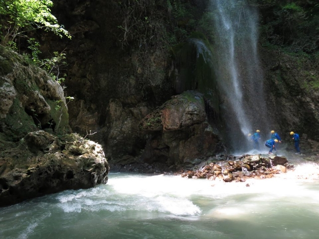 Sotto la cascata