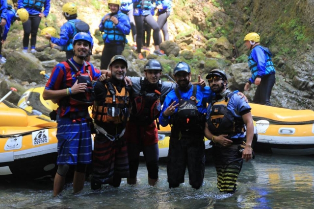  Foto grupal en agua 