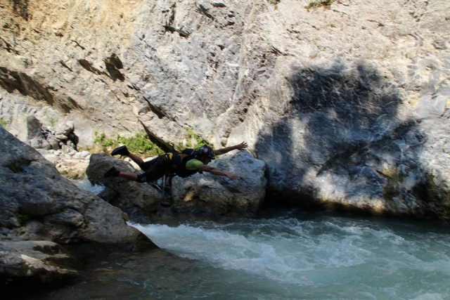 e-19747438-tuffo-in-acqua15214792128951.jpg