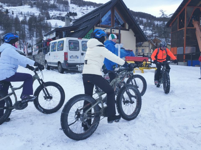  In groups on mountain bikes 