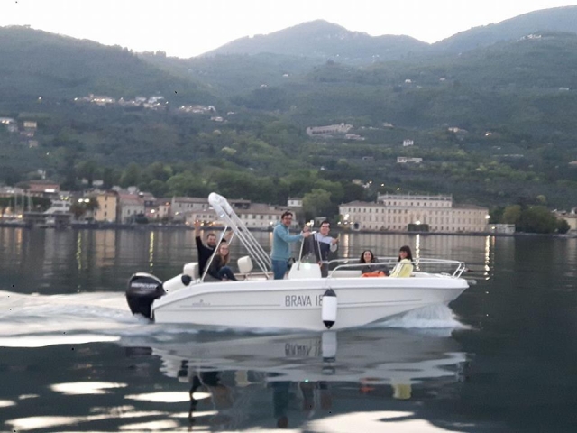  barco com amigos 