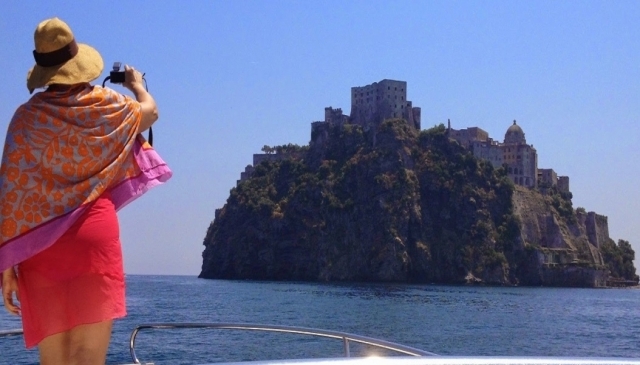 Esplora Ischia da una barca di lusso