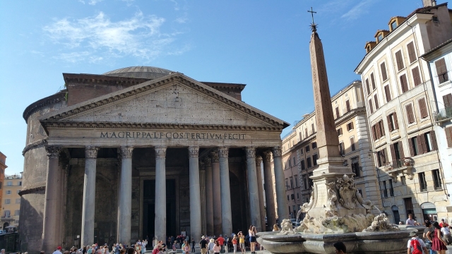  The Pantheon in its immensity 