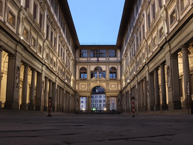  Exterior of the Uffizi Gallery in Florence 