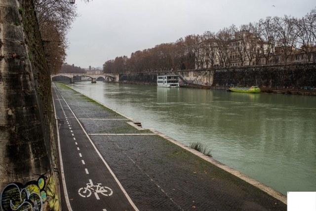 On the shore of the Tiber 