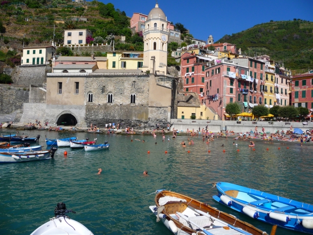  Vernazza 海港 