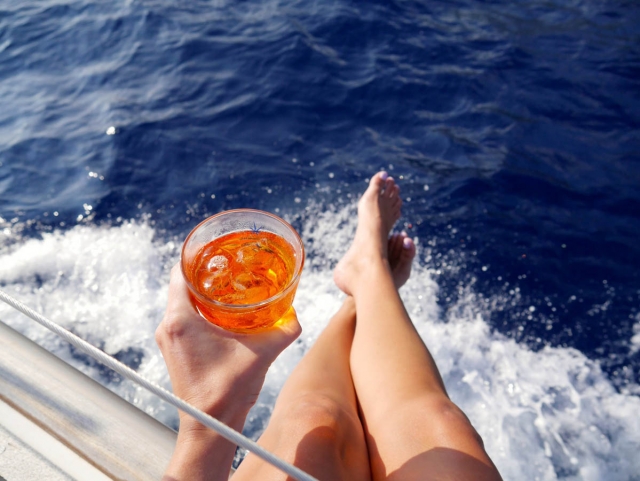  Prendre un verre sur le bateau 