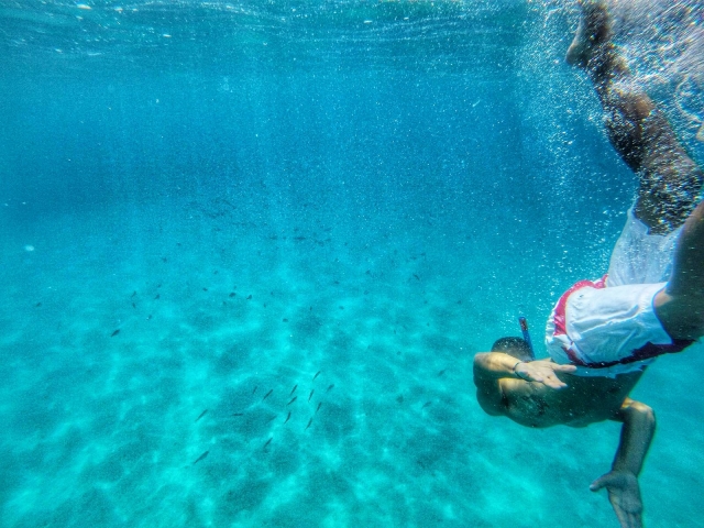  snorkel en el mar de la costa de los dioses 