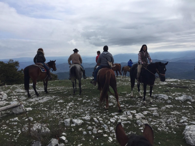 escursione tra le montagne