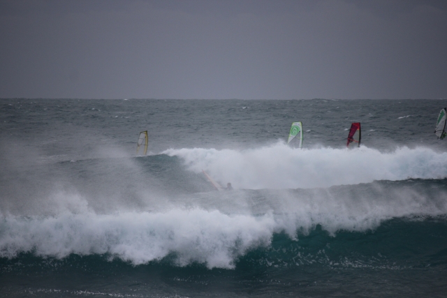  la mer est prête pour la planche à voile 