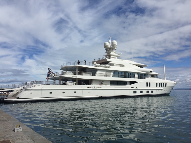  Megayacht Charter 