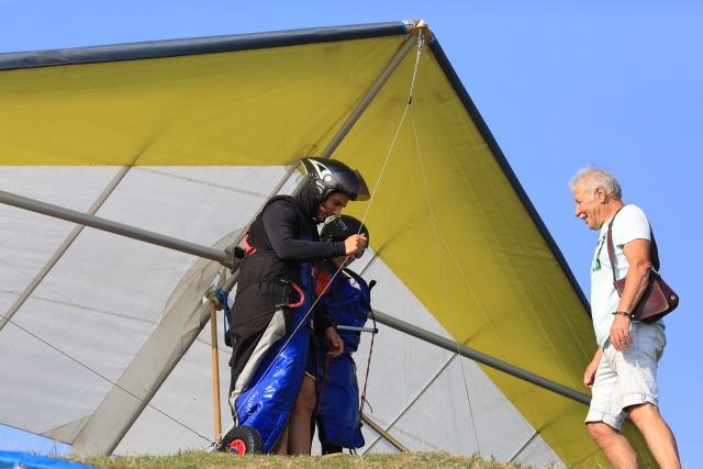 ready to fly in hang gliding 