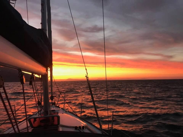  verano en un bote de vela.