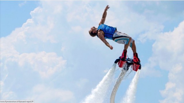 Acrobacias no flyboard 