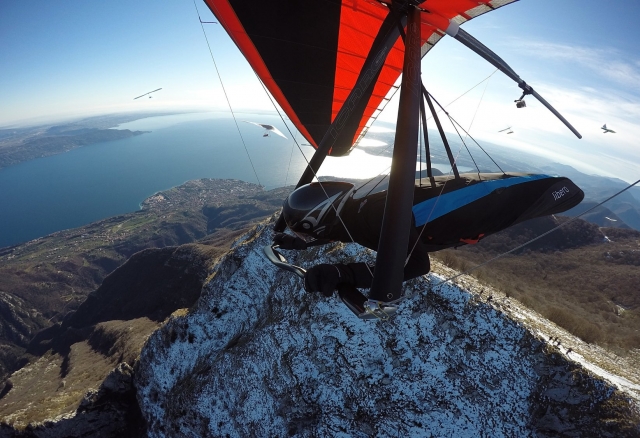  look at the beauty of garda from the hang-glider 