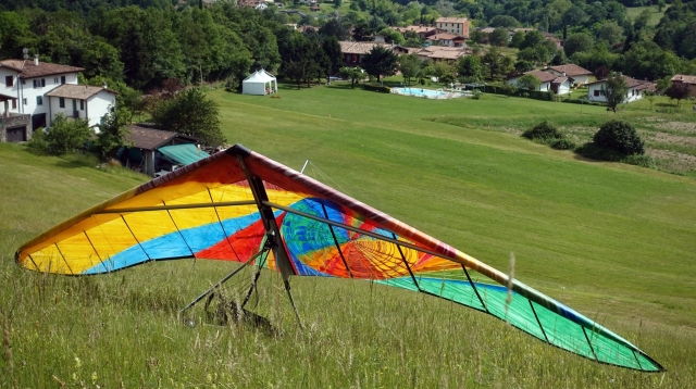  come and meet our hang-gliders in garda 