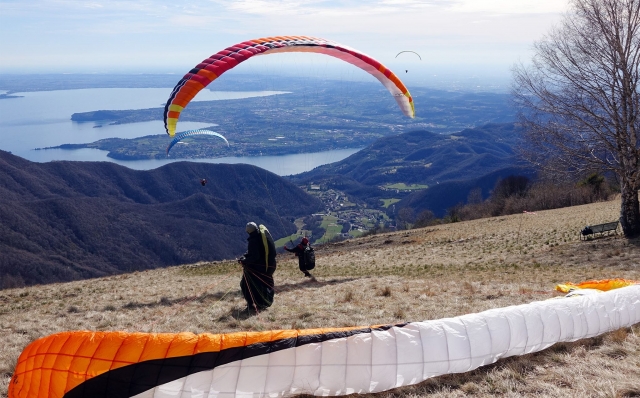 we love paragliding in brescia 