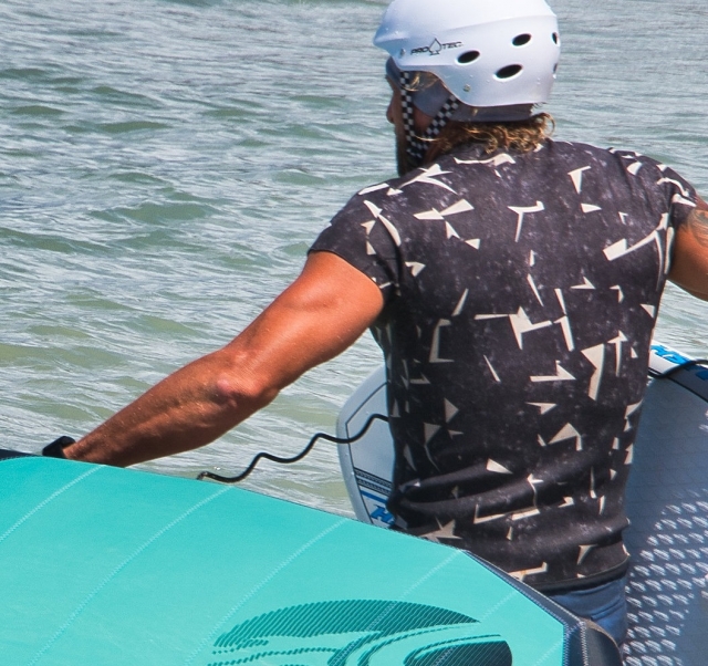 Hombre con WingeSurf 