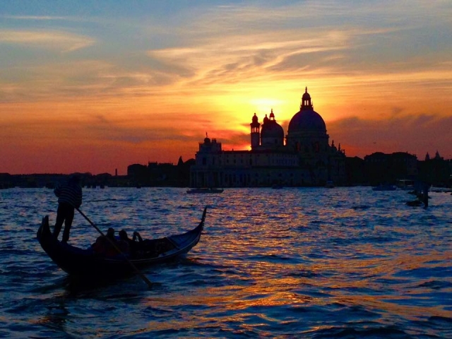  Sunset 