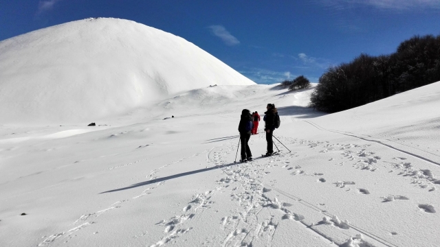 雪鞋徒步旅行 