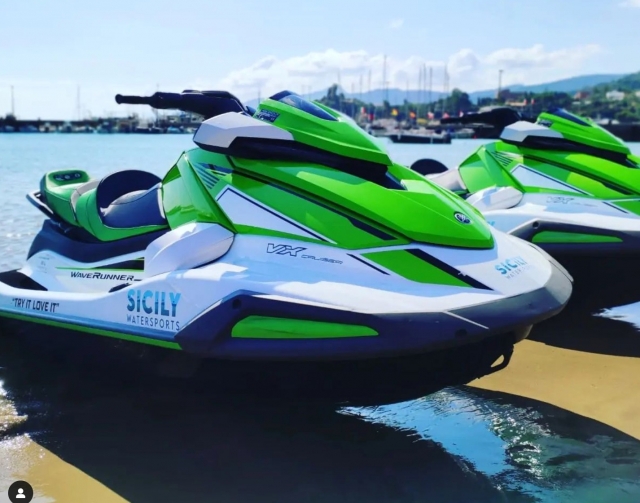  Las bicicletas de agua de los deportes acuáticos de Sicily 
