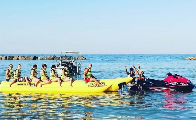  Bananenboot 