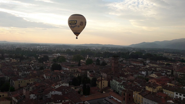 In volo su Lucca