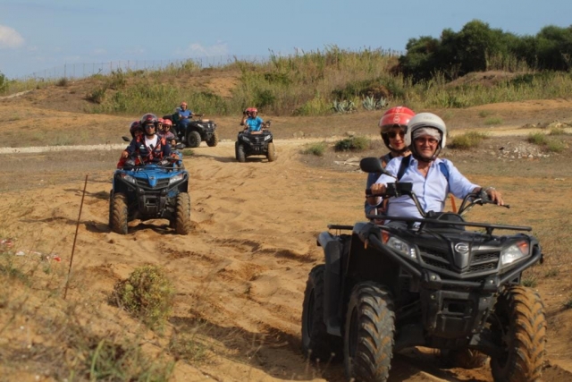 vivere la natura e ammirare i paesaggi siciliani in quad