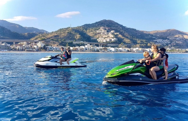 noleggia la tua moto d'acqua