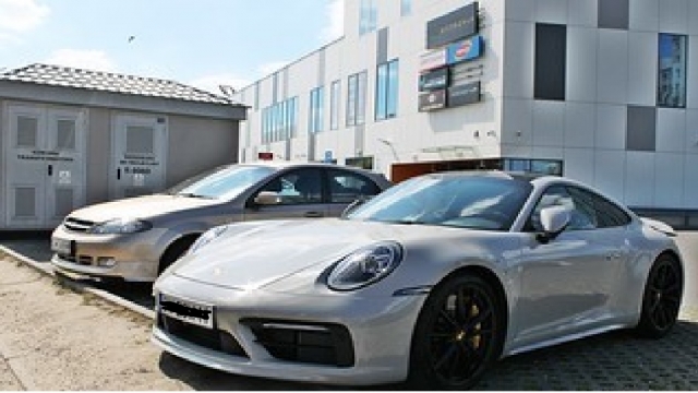  montez à bord d'une Porsche 992 