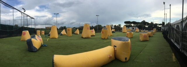  Großes Paintballfeld 