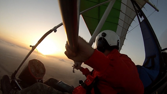  Experience aboard a hang glider 