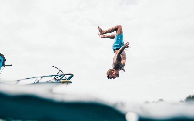 e-19776405-tuffo-in-mare168563243916856325163.jpg
