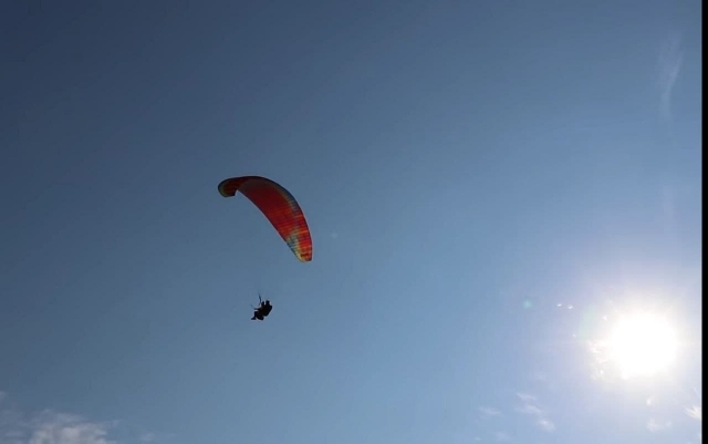 Tandem paragliding 