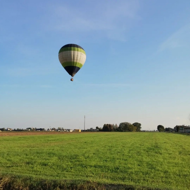 Volando sulle campagne piemontesi
