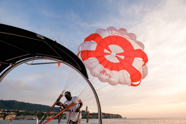  Parachute ascensionnel au coucher du soleil 