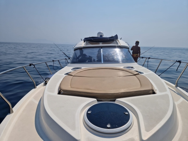 A bordo in mezzo al mare campano