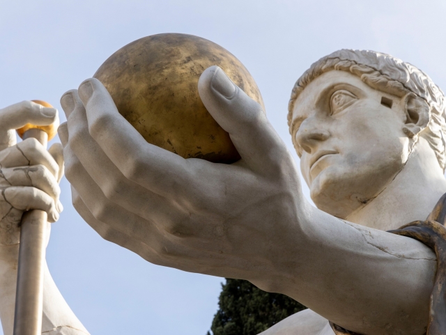 Colossal statue of Constantine 
