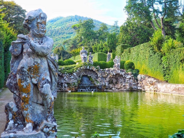  Monumental Garden 