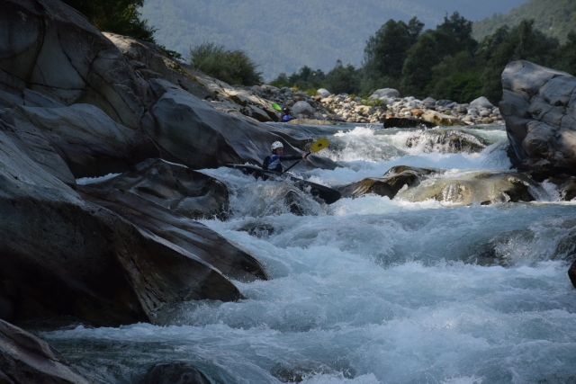  By canoeing in the province of Vercelli 