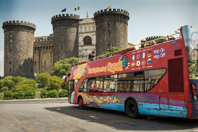  Un tour dans la belle Naples 