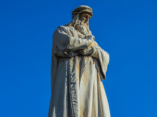  Estatua Leonardo da Vinci 