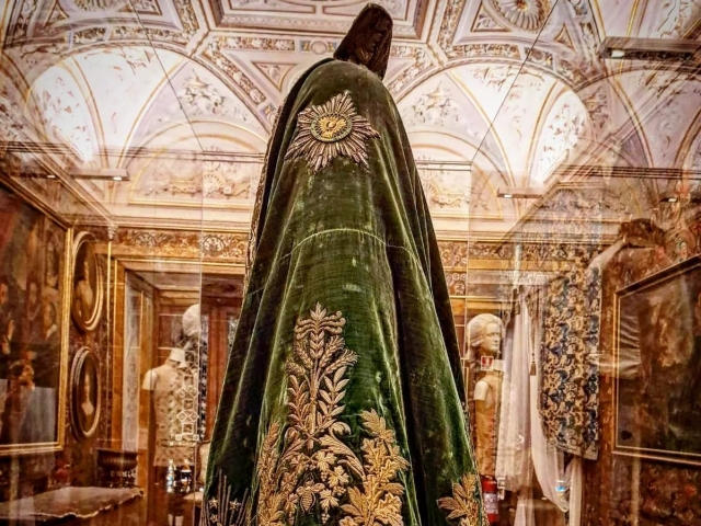 Detailed cloak 