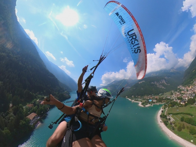 Salto in parapendio sul Lago di Molveno
